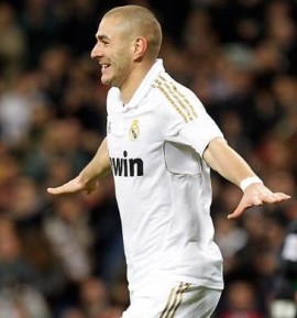 بنزيما : لقد كانت مباراة جيدة بالنسبة لنا Benzema,%20celebra,%20gol,%20Racing_55_ampliada