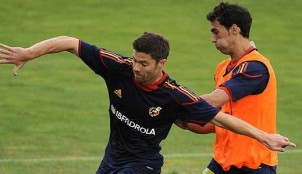 الونسو تعرض لاصابة خلال التدريبات Xabi%20Alonso,%20entrena,%20seleccion_86_port_sobretitular