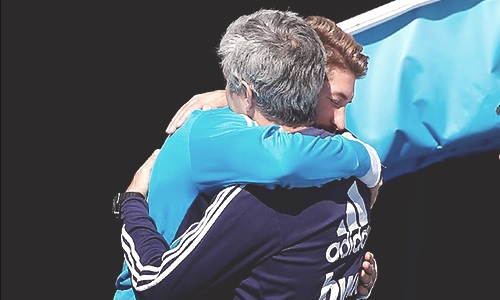 ramos_abrazo_mou.jpg