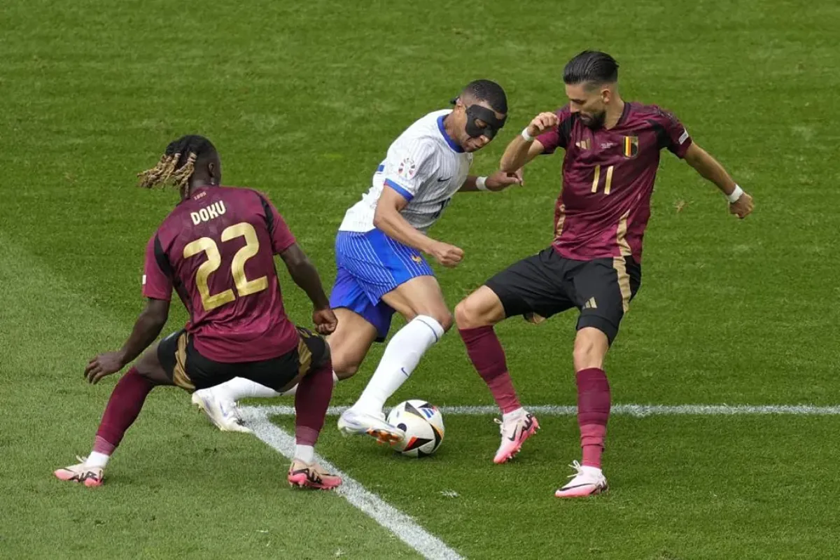 Mbappé, en una jugada durante el partido entre Francia y Bélgica.