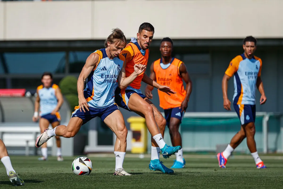 Entrenamiento del Real Madrid, este viernes, en Valdebebas.