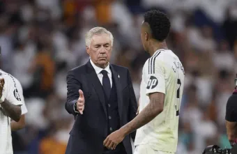 Eder Militao y Carlo Ancelotti.