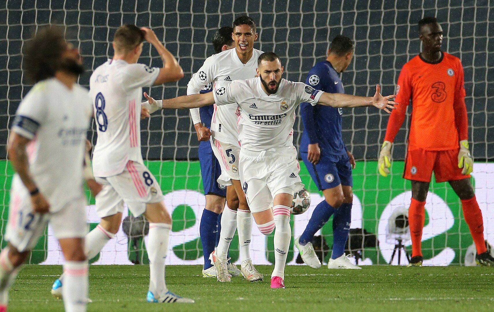 Benzema celebra su gol al Chelsea de Tüchel en semifinales de la Champions