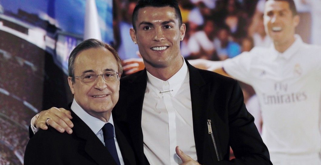 Cristiano abraza a Florentino tras su última renovación de contrato