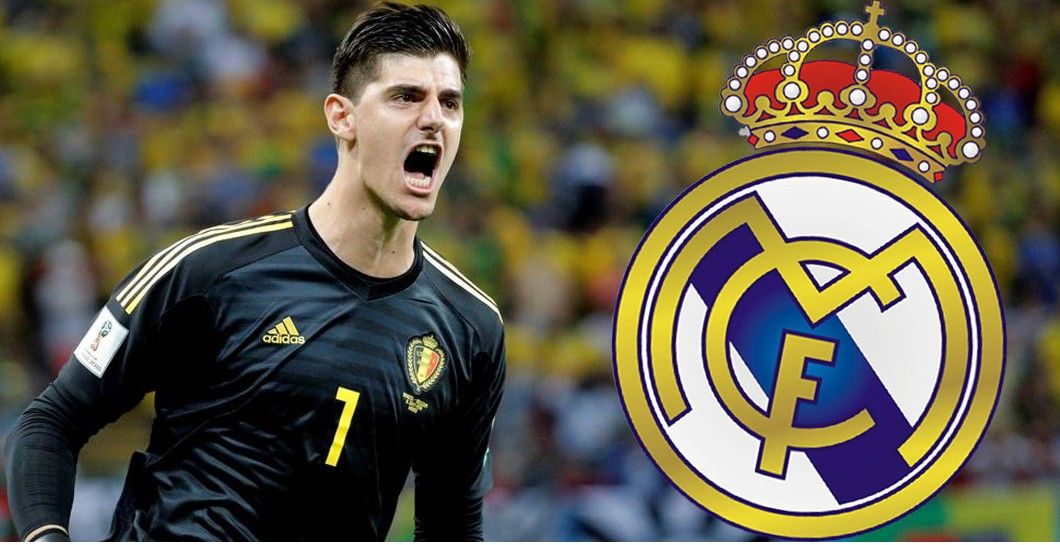 Courtois y escudo del Madrid