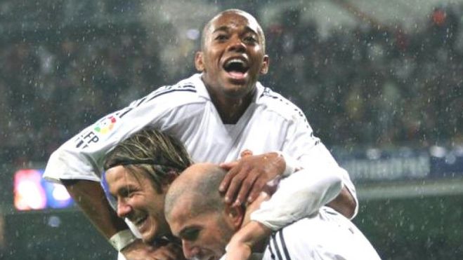 Robinho, Beckham y Zidanec en la época de los Galácticos en el Real Madrid