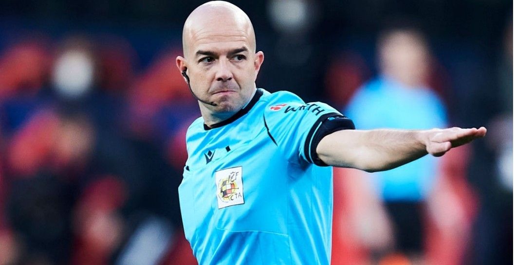 Escándalo en el fútbol español: el Barça y un árbitro bajo sospecha