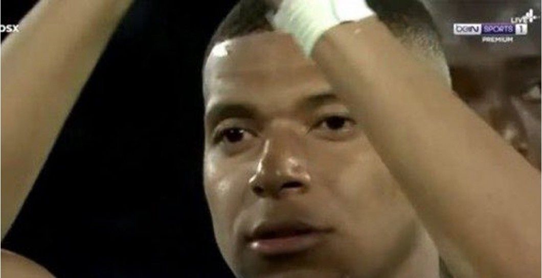 Kylian Mbappé llora