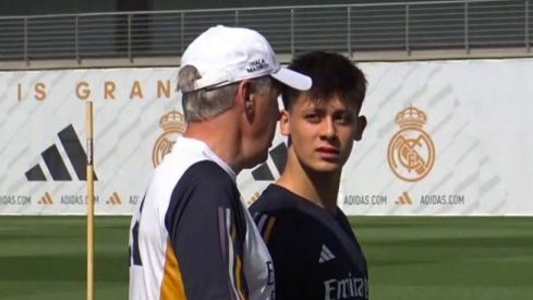Carlo Ancelotti y Arda Güler