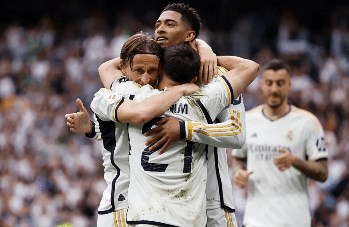 Modric y Brahim celebran el gol anotado por el '21' madridista