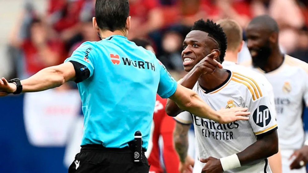 Vinicius y Martínez Munuera.