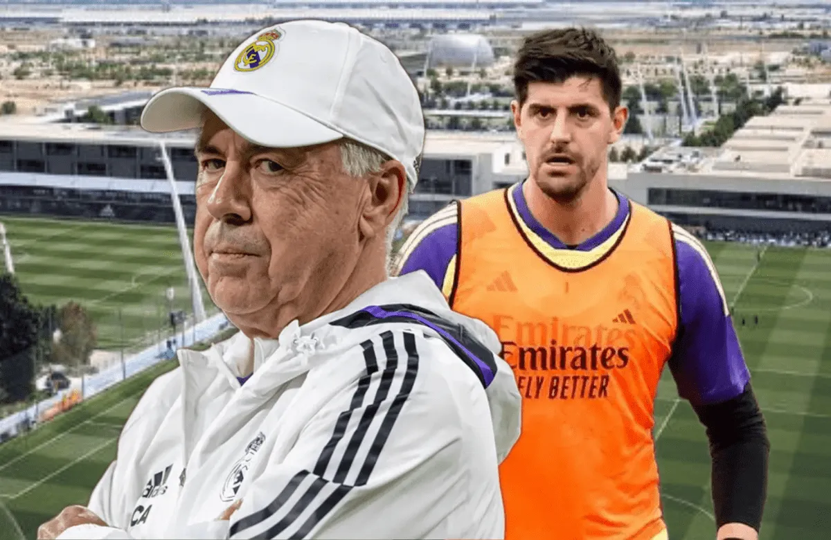 Courtois habla con Carlo Ancelotti entrenando en Valdebebas