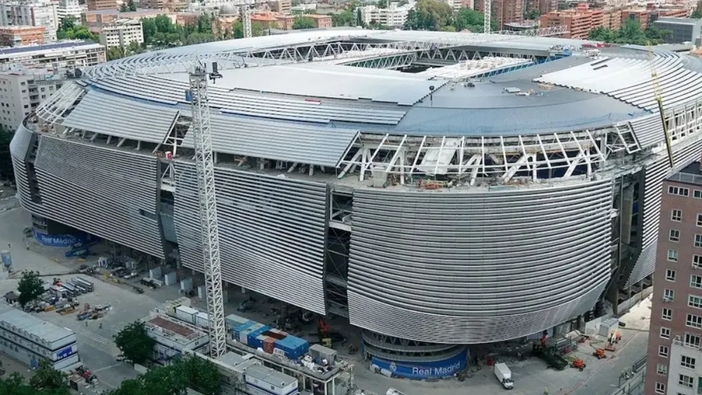 El estadio Santiago Bernabéu, durante la realización de las obras.