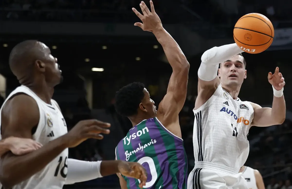 Mario Hezonja, en una jugada de ataque del Madrid ante Unicaja. Mario Hezonja, en una jugada de ataque del Madrid ante Unicaja.