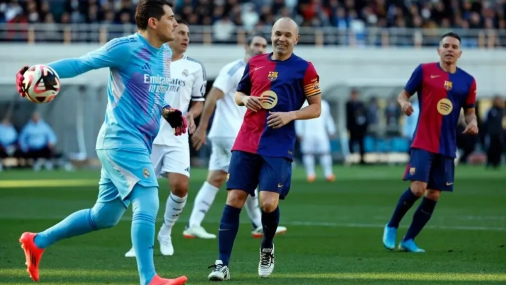 Casillas en un partido de Leyendas del Real Madrid contra el Barcelona