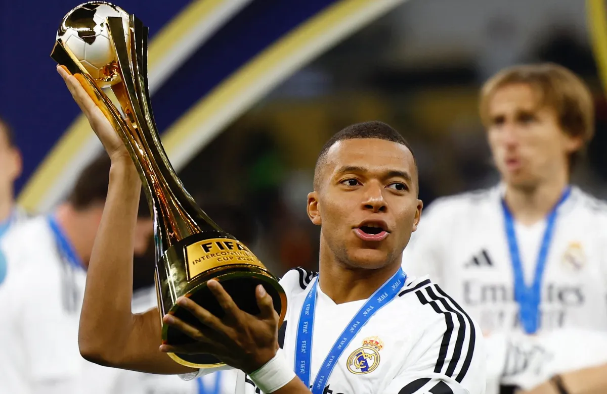 Kylian Mbappé, festejando la Intercontinental ganada al Pachuca.