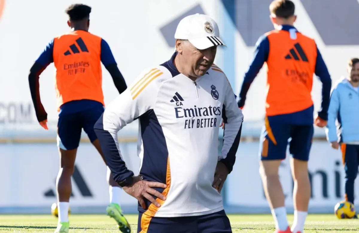 Carlo Ancelotti, en un entrenamiento con el Real Madrid durante esta temporada.