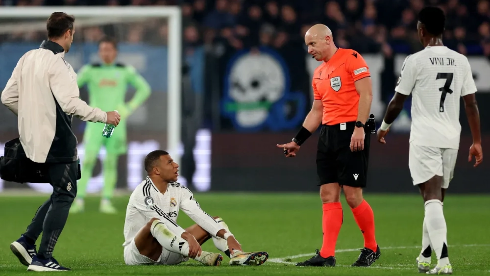 Kylian Mbappé en el momento de su lesión en Bérgamo Kylian Mbappé en el momento de su lesión en Bérgamo