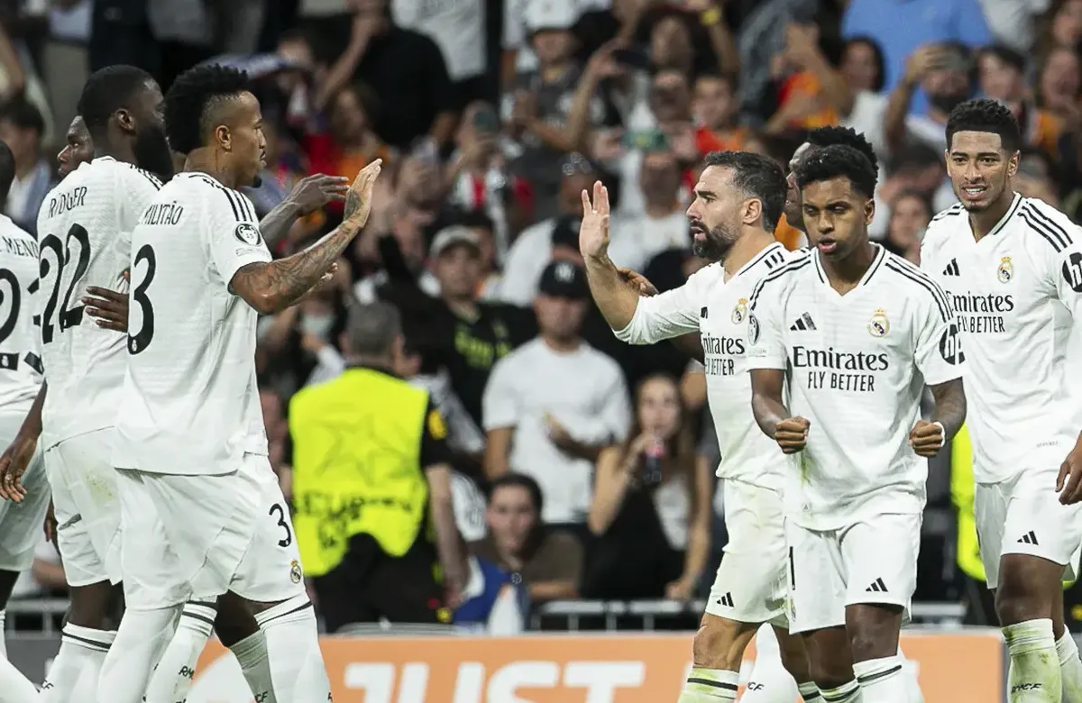 Kylian Mbappé, celebrando con algunos de sus compañeros, su gol ante el Sevilla del pasado domingo. Kylian Mbappé, celebrando con algunos de sus compañeros, su gol ante el Sevilla del pasado domingo.