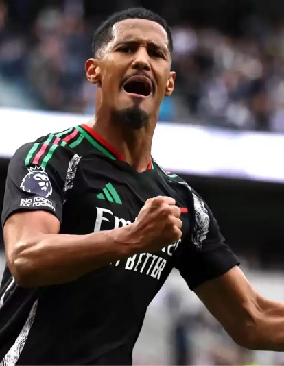 William Saliba celebrando un gol con el Arsenal. William Saliba celebrando un gol con el Arsenal.