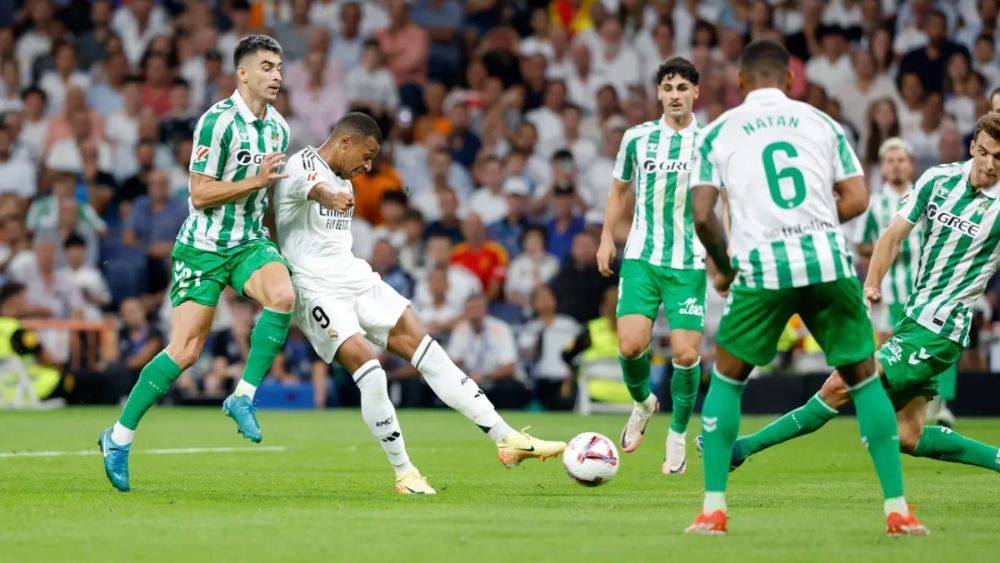 Kylian Mbappé, en el partido de la primera vuelta contra el Betis en Liga, donde marcó un 'doblete'.