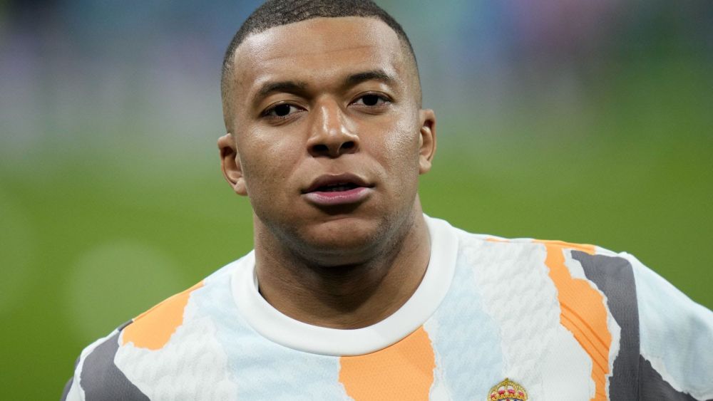 Kylian Mbappé durante un calentamiento con el Real Madrid.