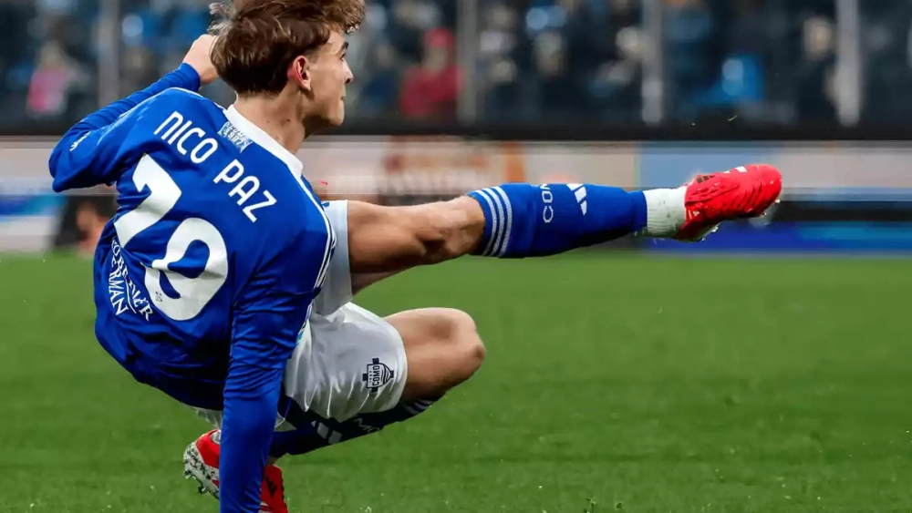 Nico Paz durante un partido con el Como.
