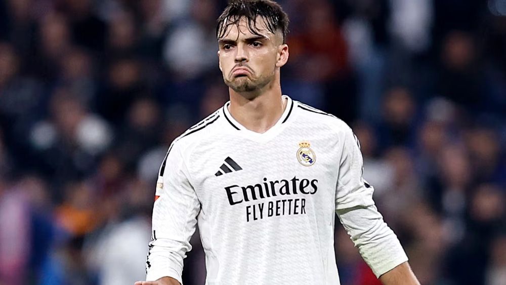Raúl Asencio durante un partido con el Real Madrid
