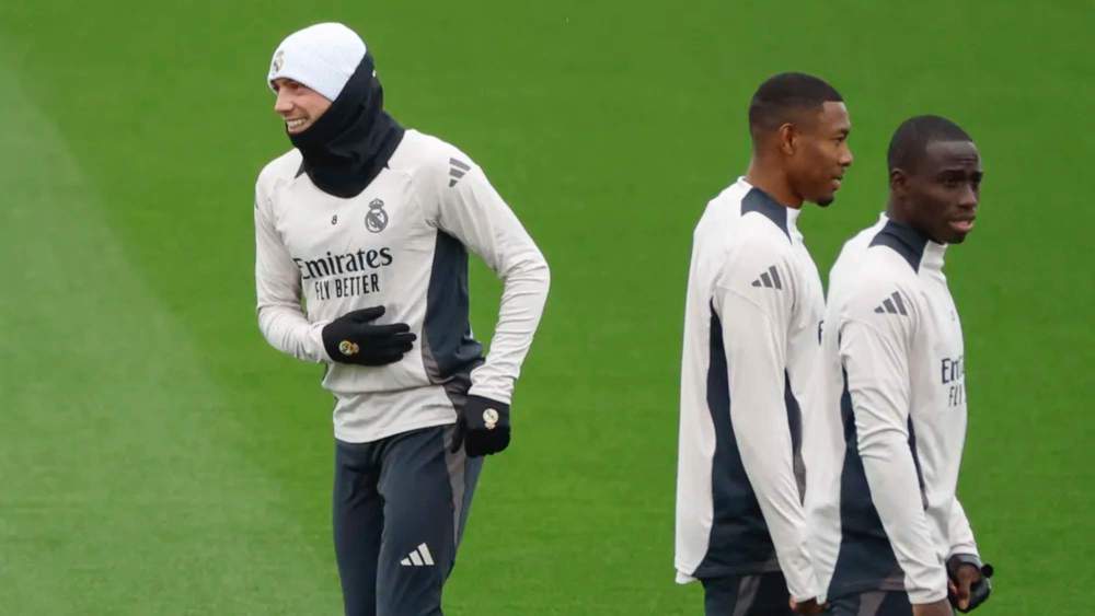 David Alaba, en un entrenamiento reciente del Real Madrid, con Fede Valverde y Ferland Mendy. David Alaba, en un entrenamiento reciente del Real Madrid, con Fede Valverde y Ferland Mendy.