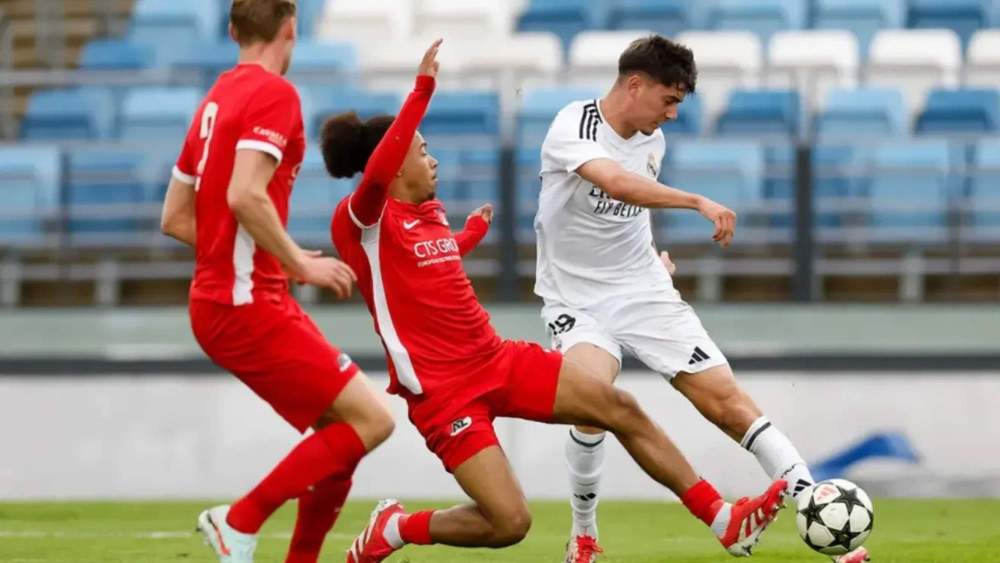 Víctor Valdepeñas, en un partido reciente de la Youth League con el Juvenil A. Víctor Valdepeñas, en un partido reciente de la Youth League con el Juvenil A.