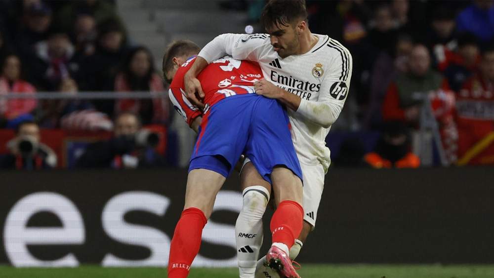 Asencio contra el Atlético de Madrid