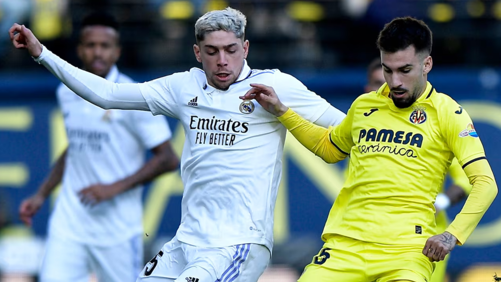Fede Valverde y Álex Baena durante el Villarreal-Real Madrid de la temporada 22/23 Fede Valverde y Álex Baena durante el Villarreal-Real Madrid de la temporada 22/23