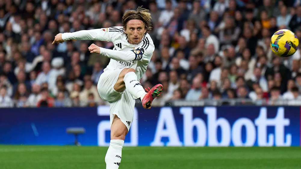 Modric marcando un golazo con el Real Madrid