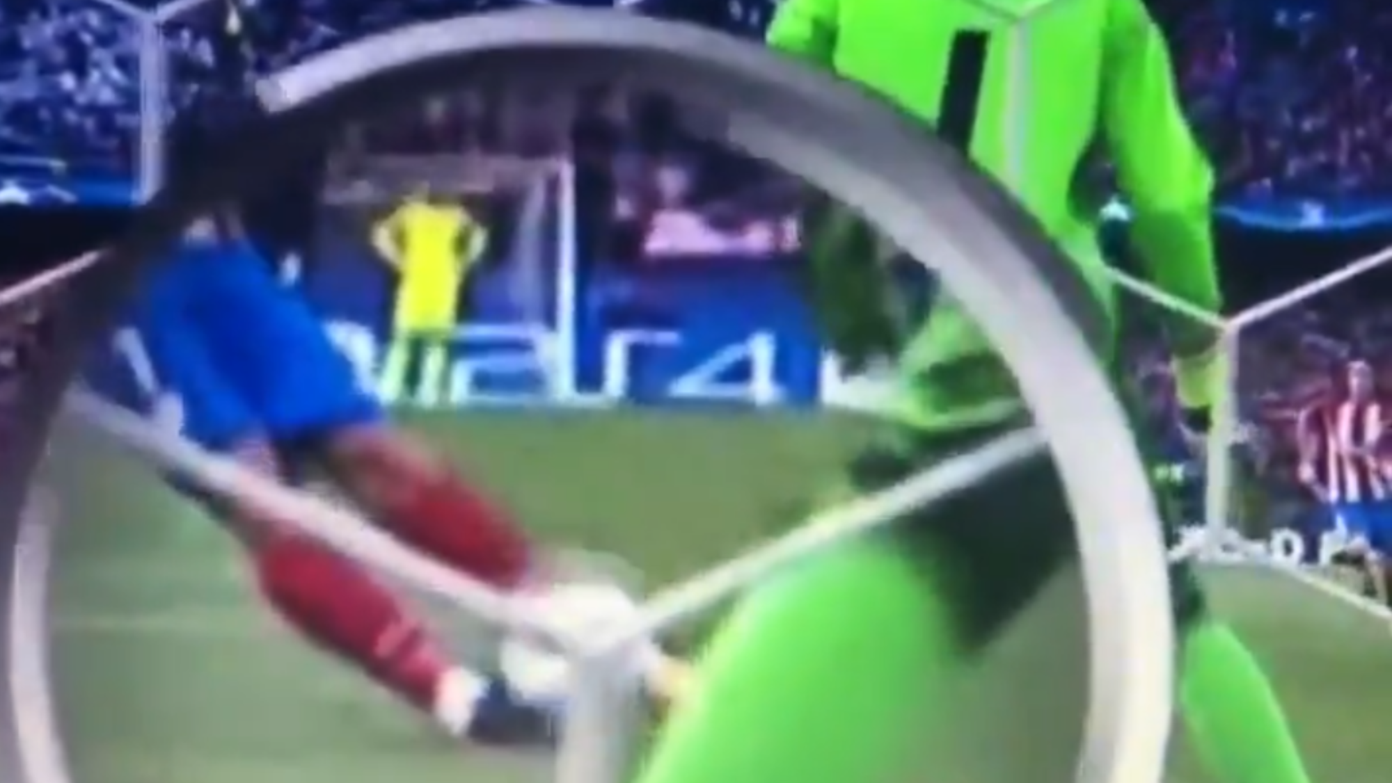 La imagen del penalti de la polémica de Griezmann en 2017 La imagen del penalti de la polémica de Griezmann en 2017