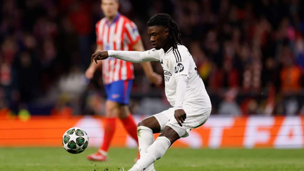 Eduardo Camavinga durante el derbi en el Metropolitano