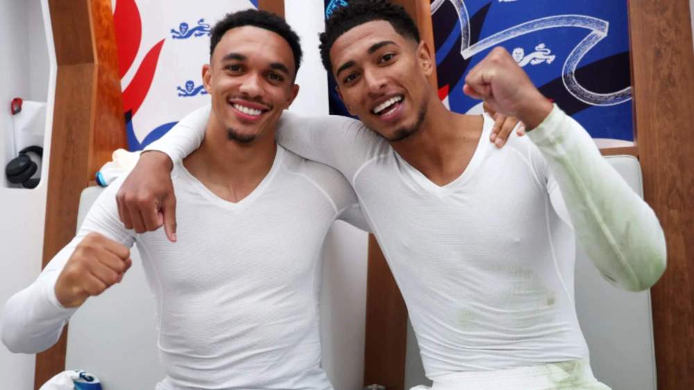 Bellingham y Arnold con Inglaterra