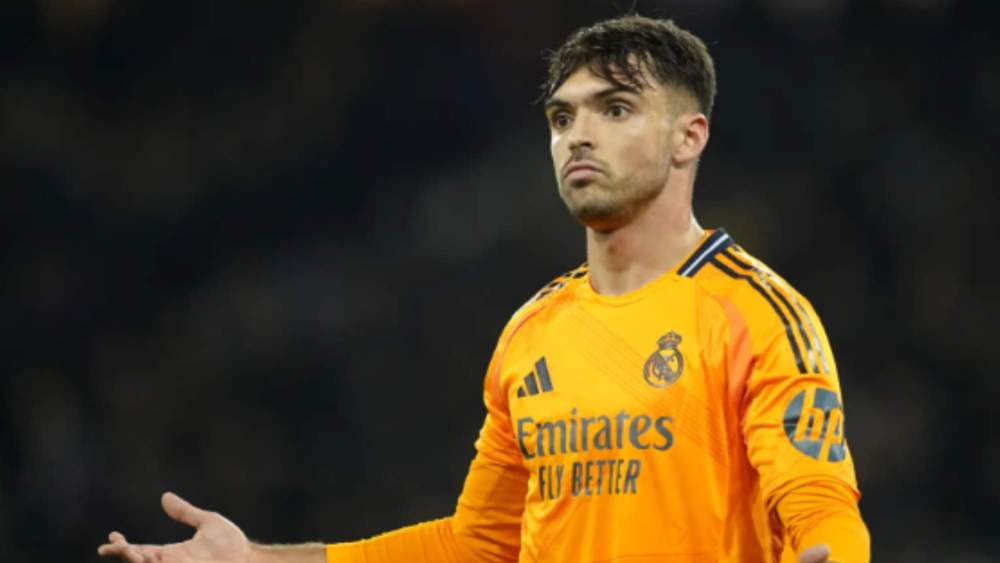 Raúl Asencio durante el partido frente a la Real Sociedad 