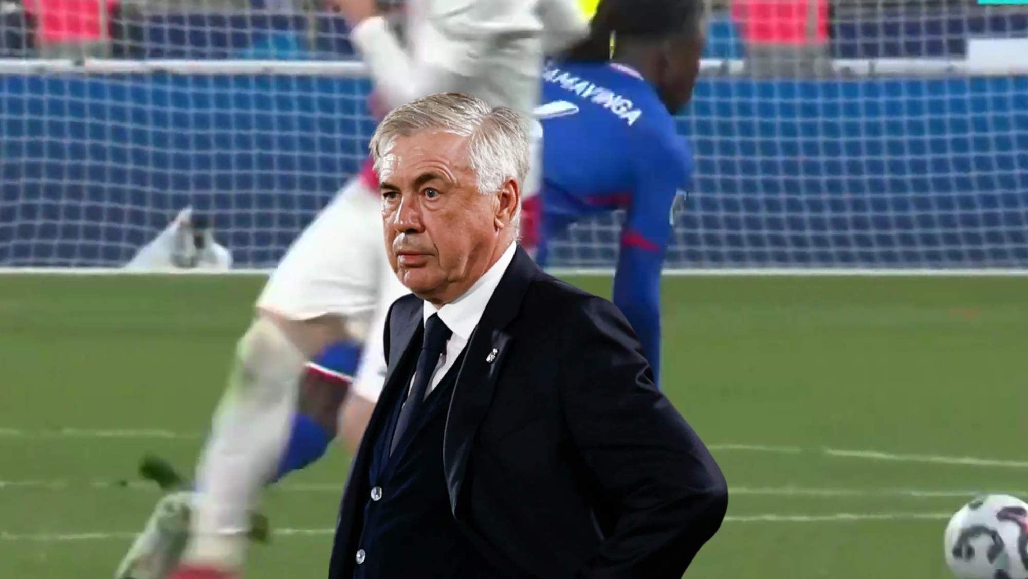 Ancelotti habla con Camavinga tras su acción