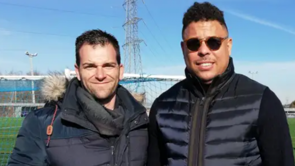 Andrés Pardo, en una fotorgrafía reciente, junto a Ronaldo Nazário Andrés Pardo, en una fotorgrafía reciente, junto a Ronaldo Nazário