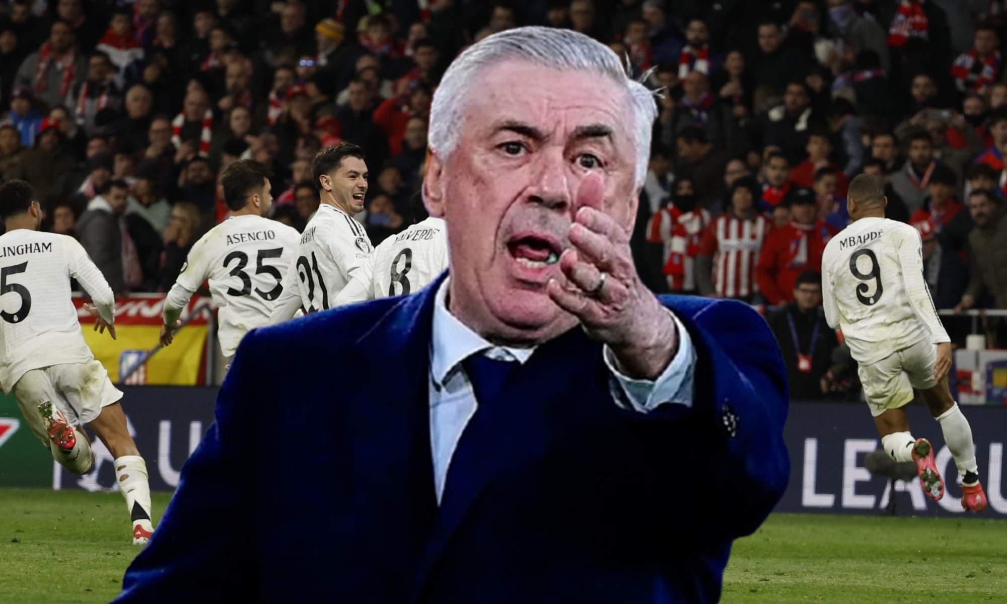 Carlo Ancelotti y los jugadores del Real Madrid celebrando la victoria en el derbi. 
