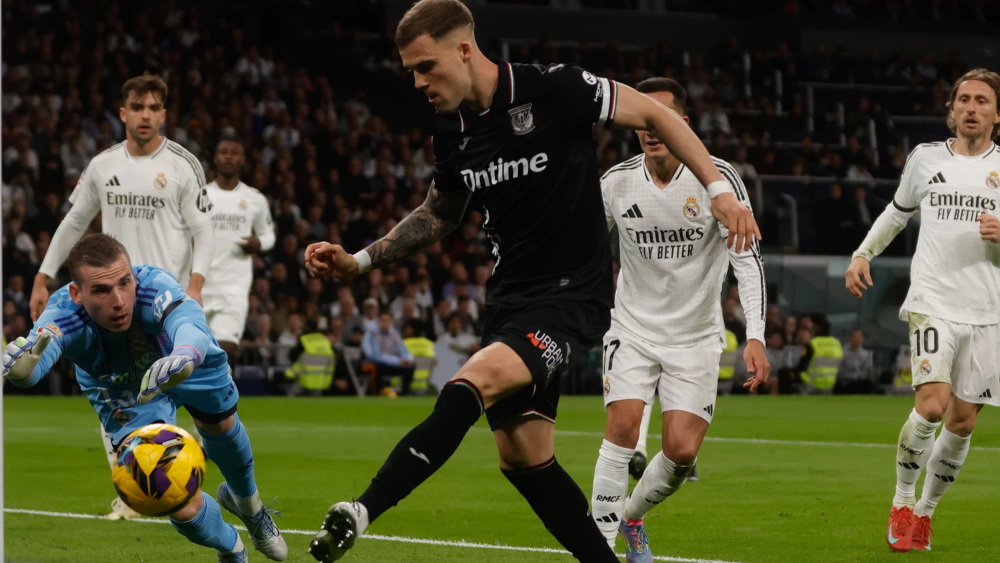 Lunin no puede evitar el primer gol del Leganés en el Santiago Bernabéu Lunin no puede evitar el primer gol del Leganés en el Santiago Bernabéu