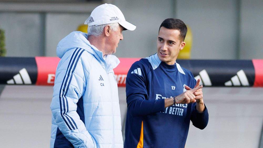 Carlo Ancelotti y Lucas Vázquez, en un entrenamiento reciente.