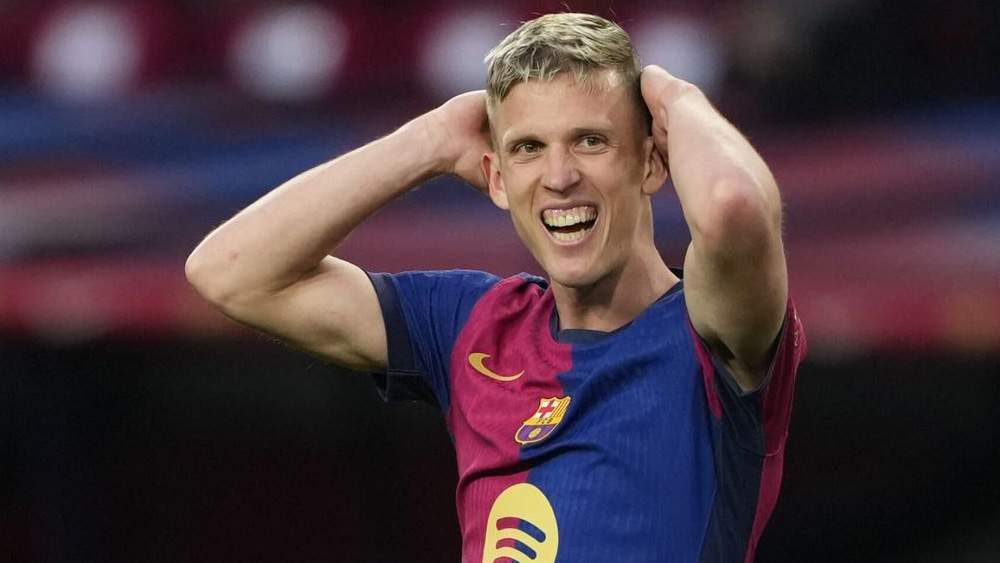 Dani Olmo jugando con el FC Barcelona