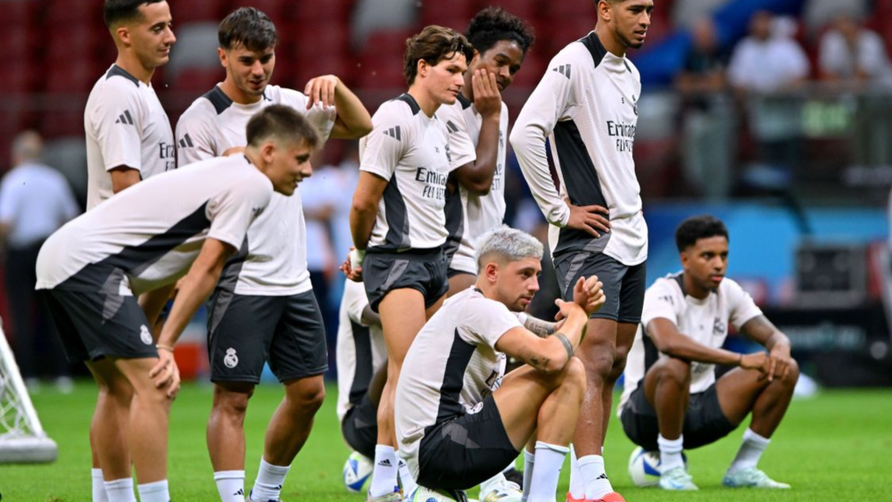 Varios jugadores del Real Madrid en un entrenamiento de Champions League