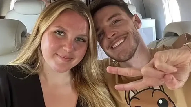 Declan Rice y Lauren Fryer. Declan Rice y Lauren Fryer.