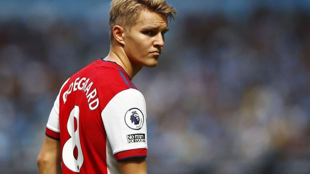 Martin Odegaard durante un partido con el Arsenal