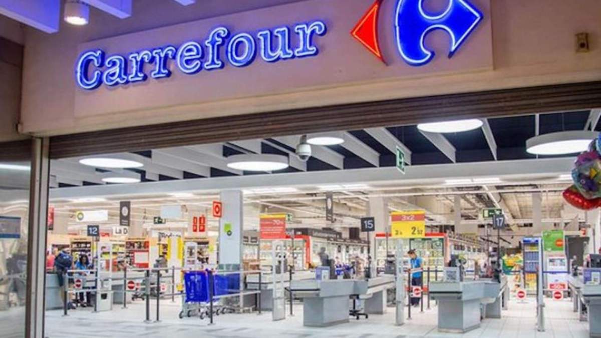 Carrefour abre sus tiendas este sábado con normalidad. Carrefour abre sus tiendas este sábado con normalidad.