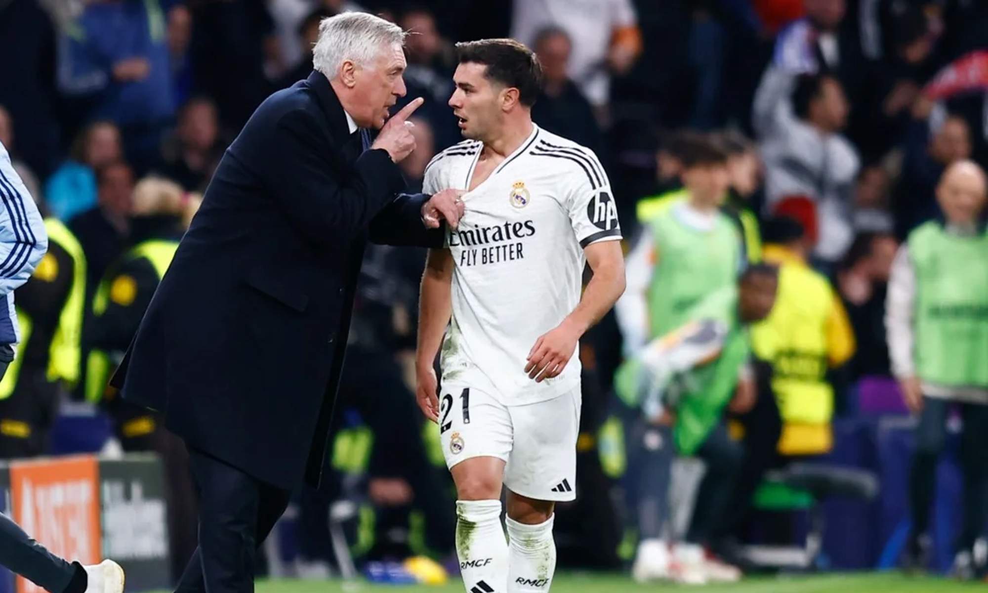 Carlo Ancelotti y Brahim Díaz en un partido con el Real Madrid.