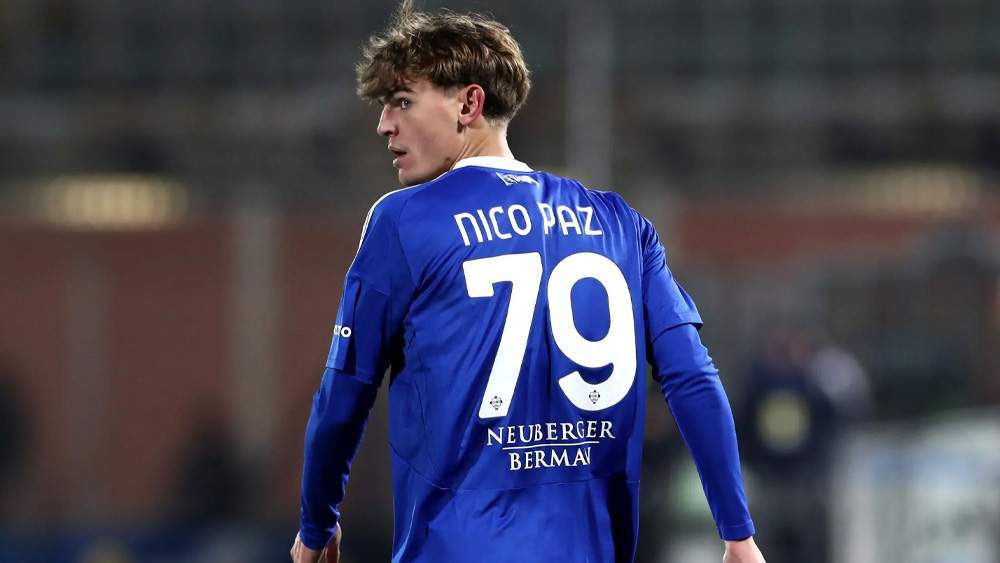 Nico Paz jugando con el Como