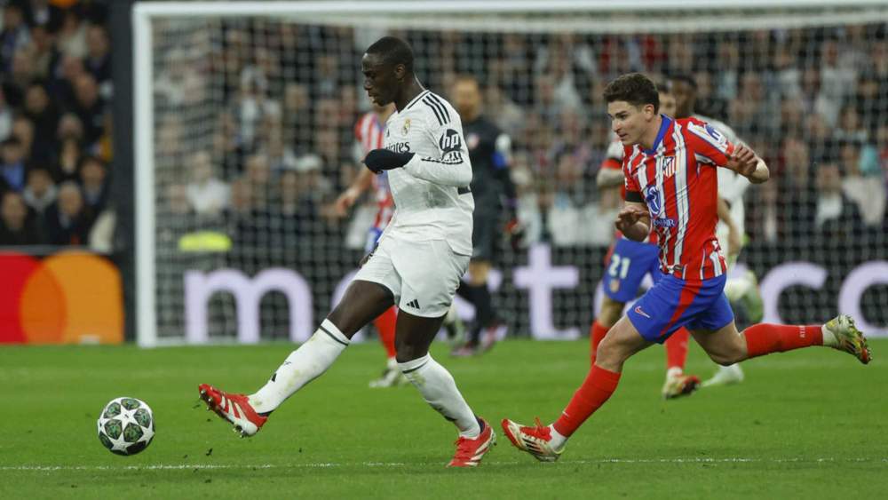 Ferland Mendy ha entrado en la convocatoria del Madrid después de mes y medio con una lesión muscular. Ferland Mendy ha entrado en la convocatoria del Madrid después de mes y medio con una lesión muscular.